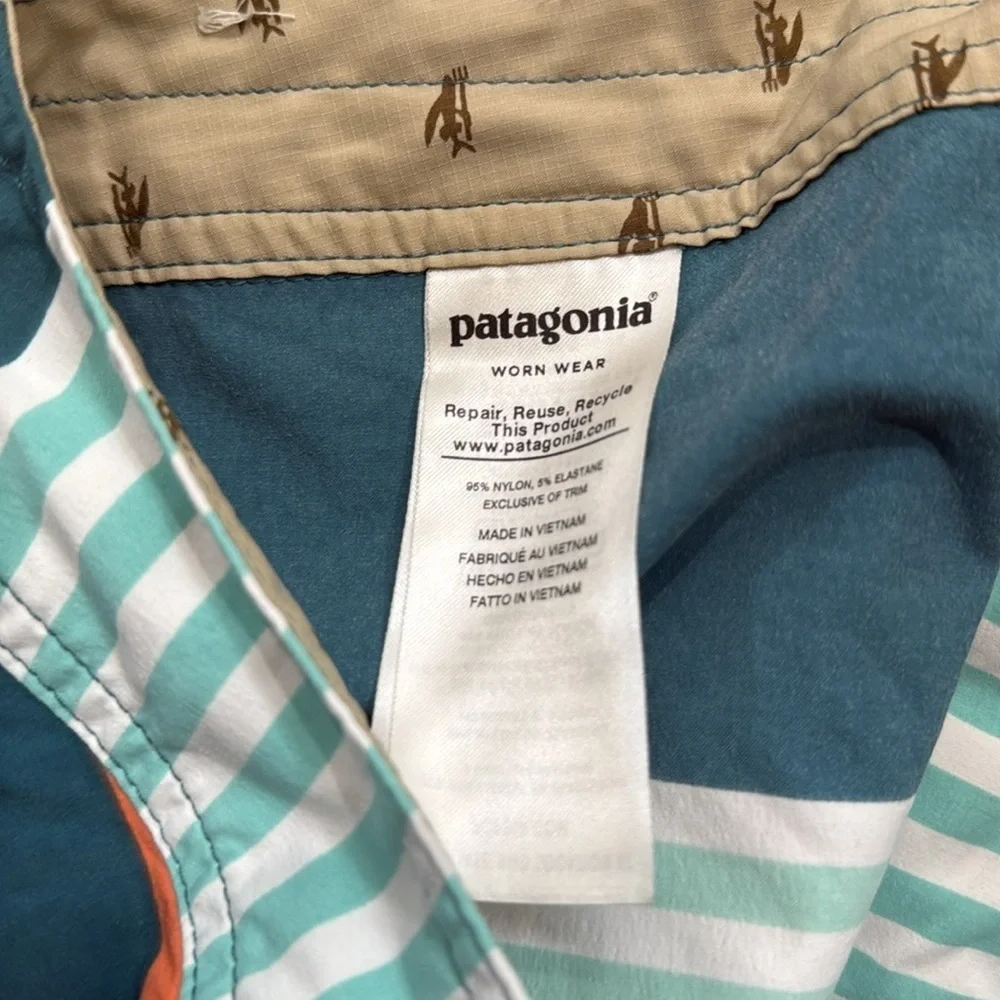 Patagonia Men's Stretch Wavefarer® Boardshorts Swim Trunks 21